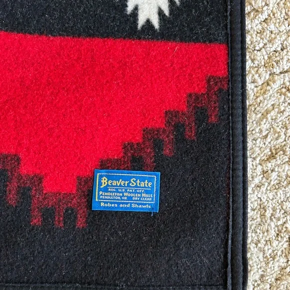 Pendleton Beaver State Caliente Wool Robe/Blanket. Black, Red & White - Picture 6 of 11